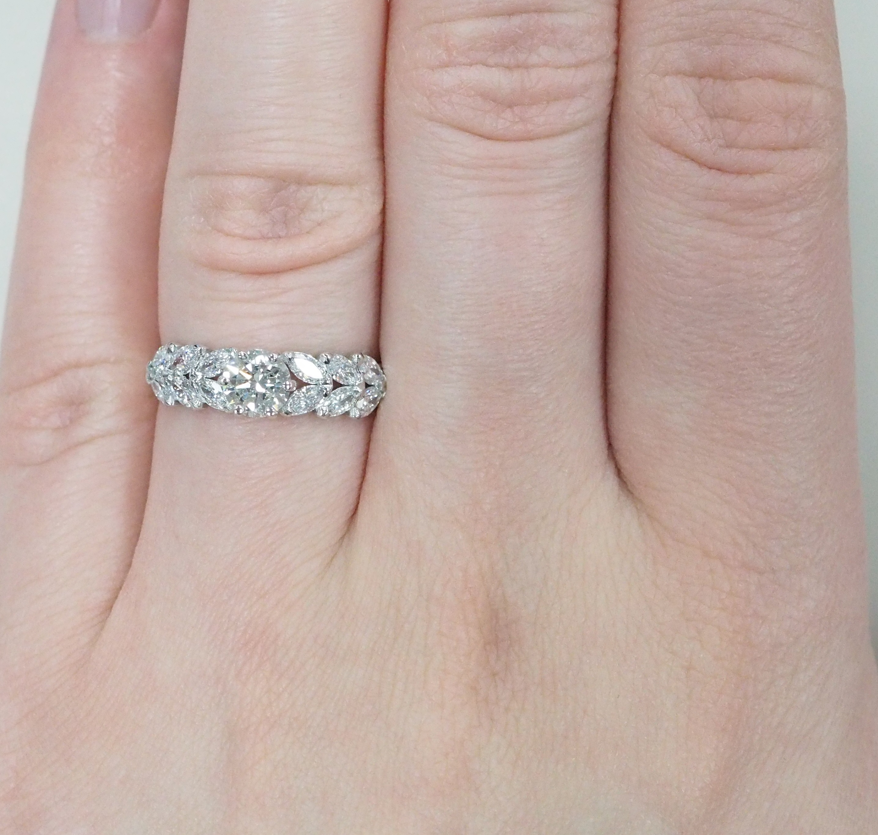 Кольцо из белого золота с бриллиантами